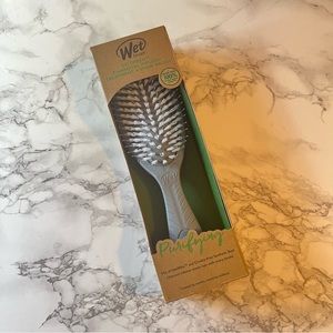 NWT Wet Brush Go Green Charcoal Infused Hairbrush
